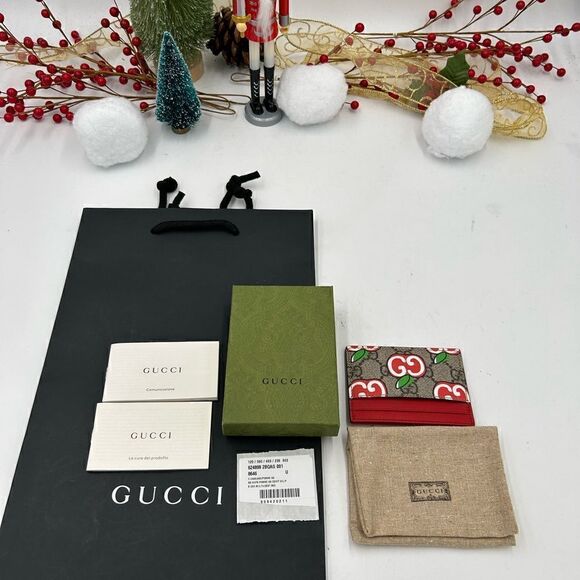 SOLD!!   Women’s Gucci, GG supreme monogram, Apple print card case made in Italy - Picture 7 of 9